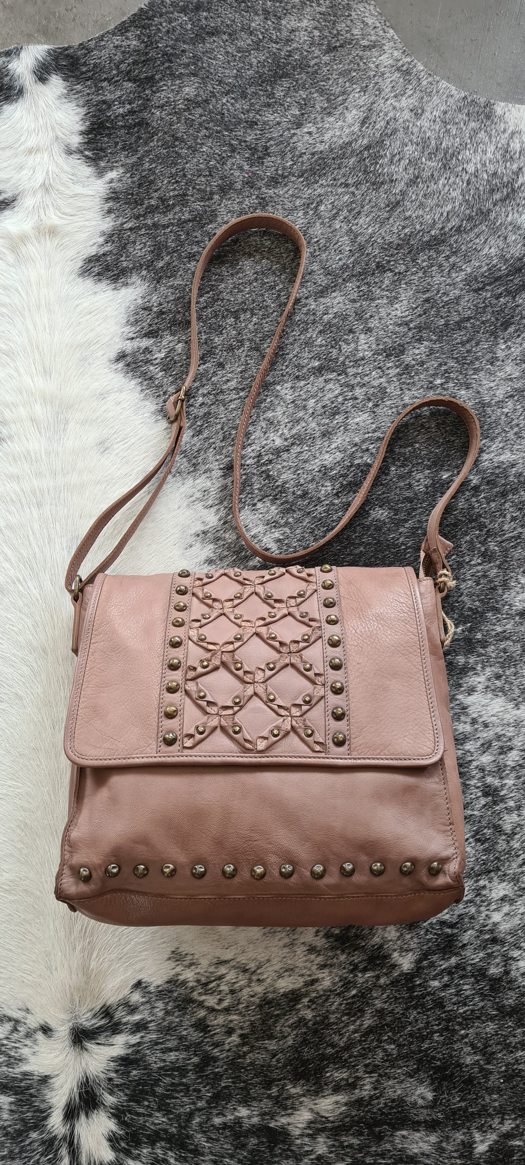 Kompanero Crossbody Pink Studded Leather Handbag
