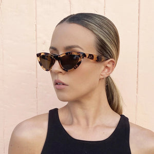 Reality Eyewear | Kiss Kiss | Honey Turtle